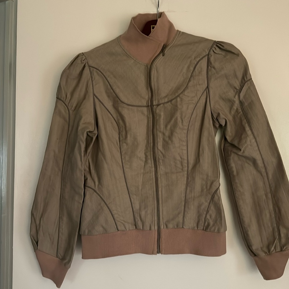 POEM Retro Ladies XS gray piped jacket with Zipper front. EUC.